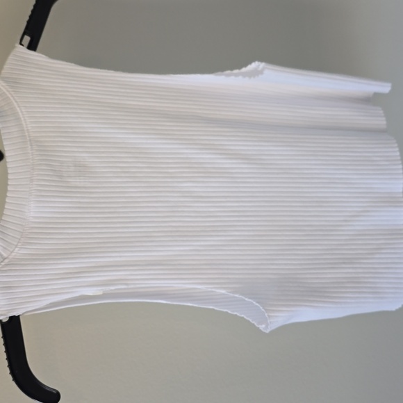 AE Ribbed Sleevless Top - Picture 4 of 4